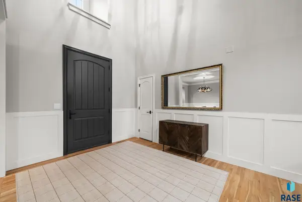 2508 W Sleigh Creek Cir, Sioux Falls, SD 57108