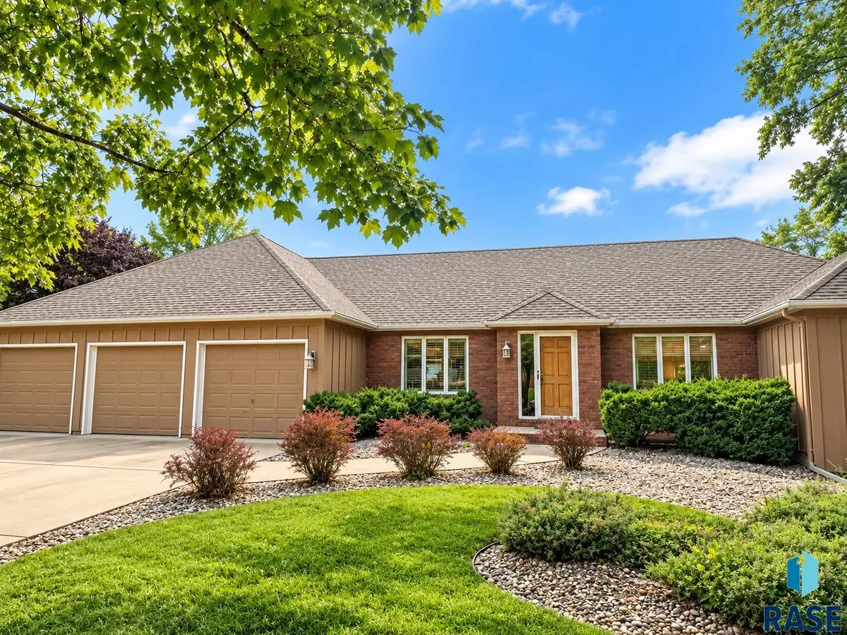 2 S Elkjer Cir, Sioux Falls, SD 57103 - #1