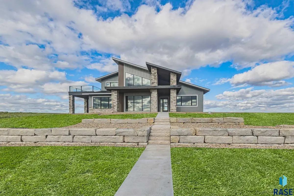 6776 Zimmermann Dr, Wentworth, SD 57075 - #1