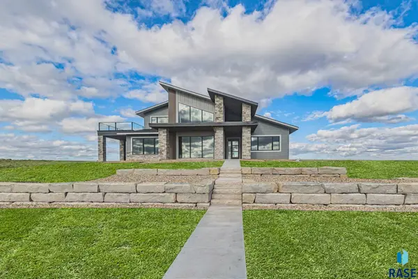 6776 Zimmermann Dr, Wentworth, SD 57075