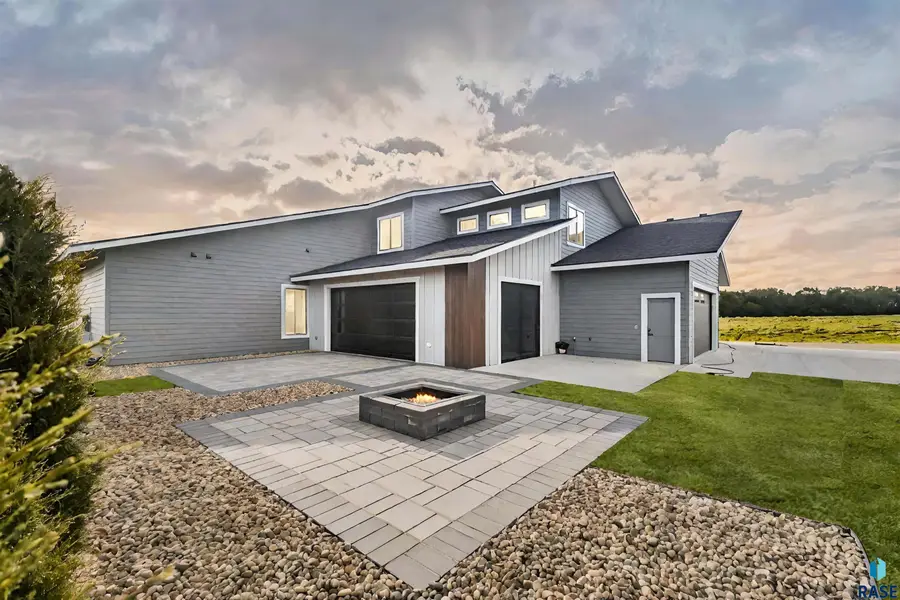 6776 Zimmermann Dr, Wentworth, SD 57075 - #3