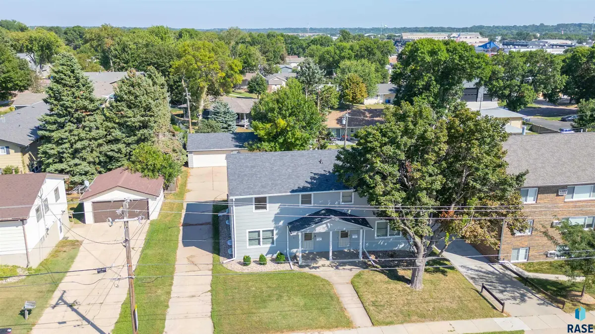 3204 S Kiwanis Ave, Sioux Falls, SD 57105 - #1