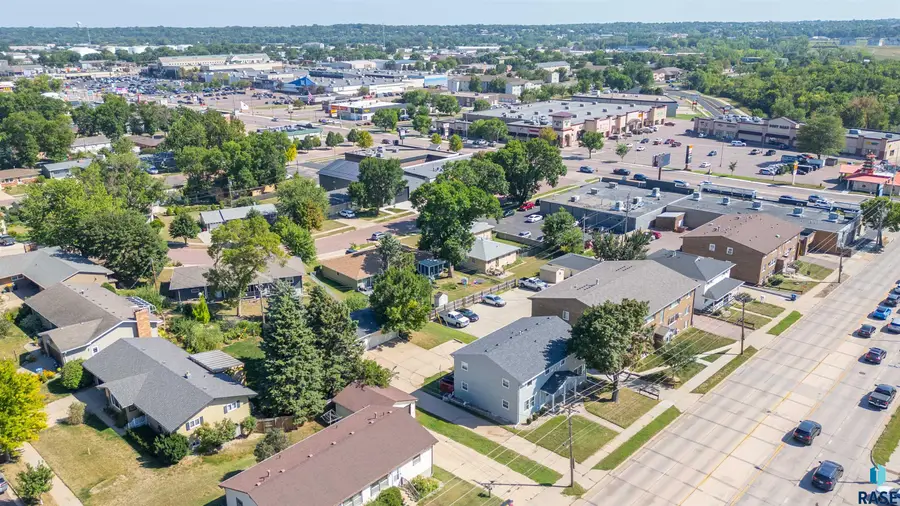 3204 S Kiwanis Ave, Sioux Falls, SD 57105 - #2