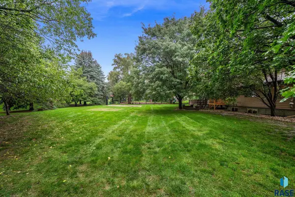 5005 Jasmine Trl, Sioux Falls, SD 57108