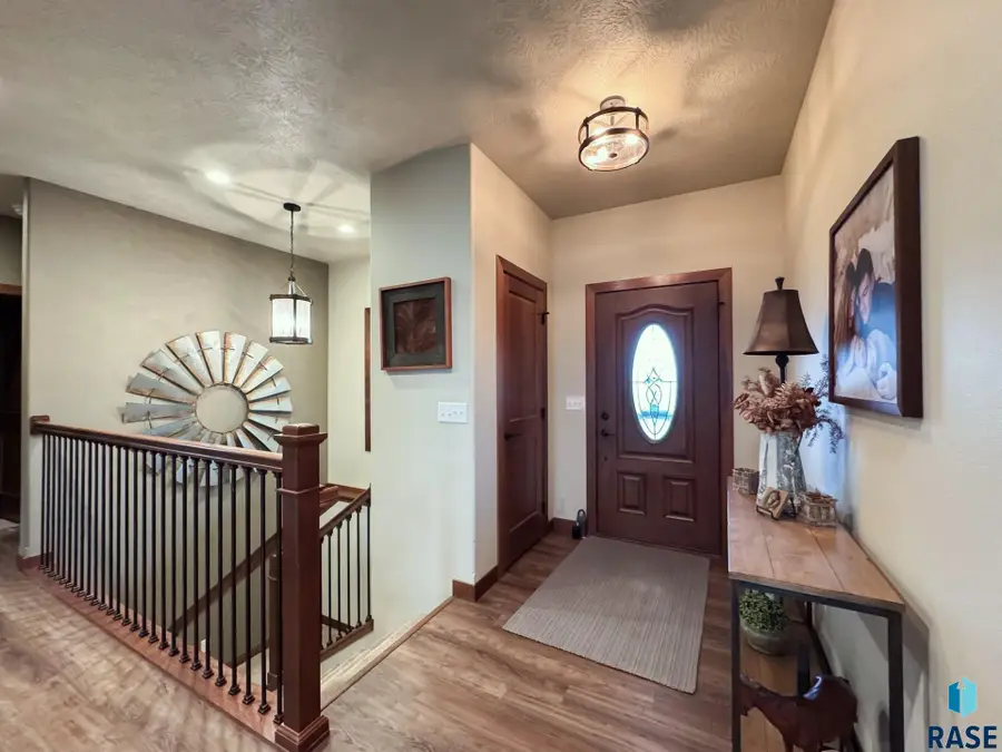 2601 E Sunburst Dr, Brandon, SD 57005 - #2