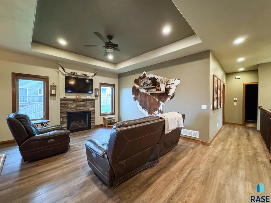 2601 E Sunburst Dr, Brandon, SD 57005 - #3