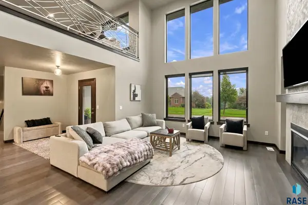 7601 S Ridgestone Dr, Sioux Falls, SD 57108