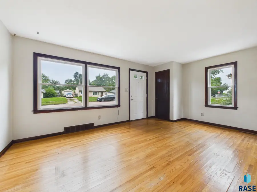 405 S Omaha Ave, Sioux Falls, SD 57103 - #3