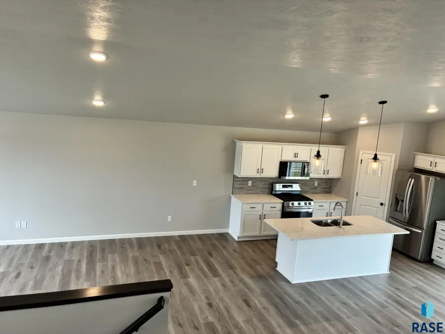 913 Estate St, Harrisburg, SD 57032 - #2
