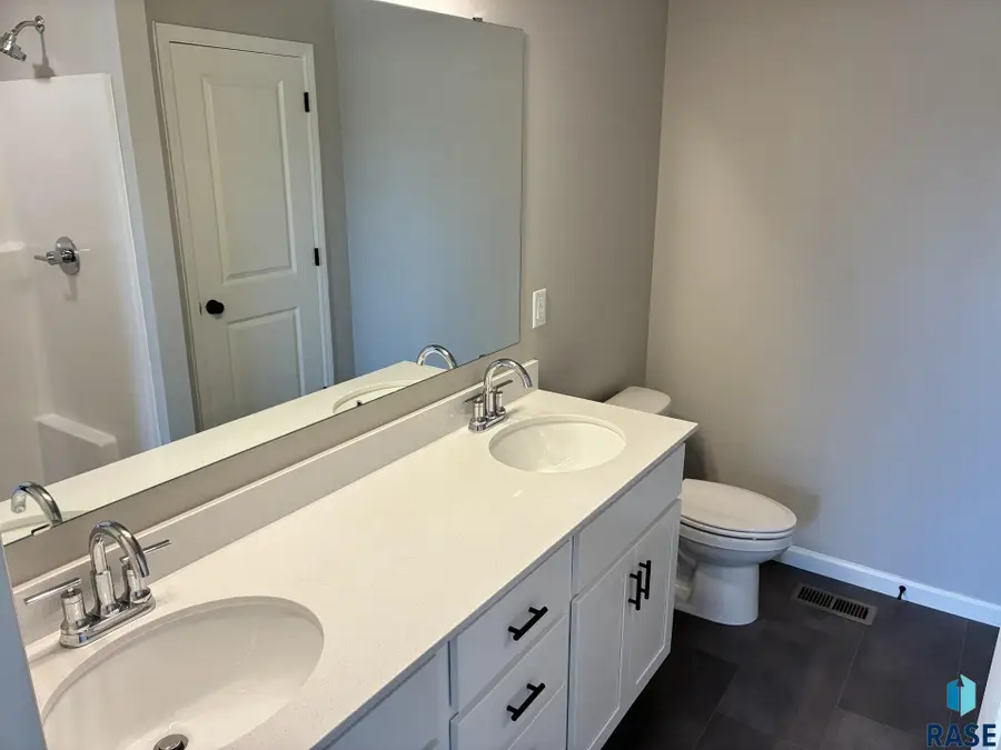 913 Estate St, Harrisburg, SD 57032 - #3