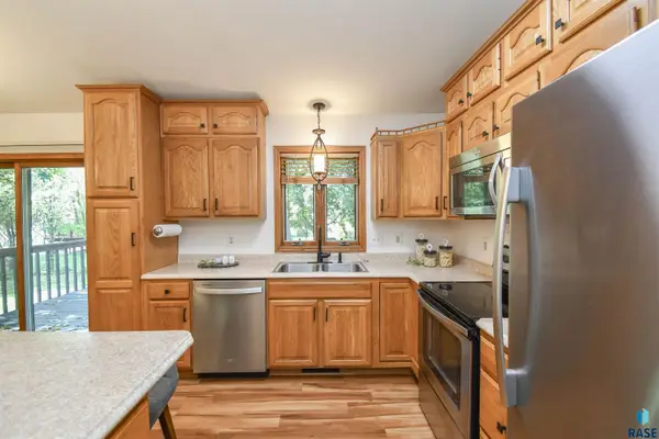 2901 S Pepper Ridge Ave, Sioux Falls, SD 57103