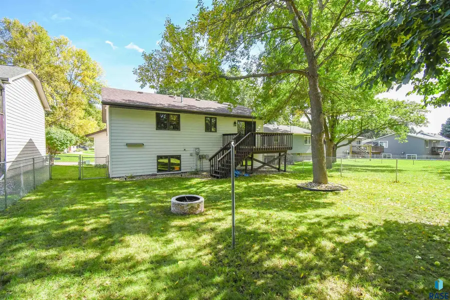 2901 S Pepper Ridge Ave, Sioux Falls, SD 57103 - #2