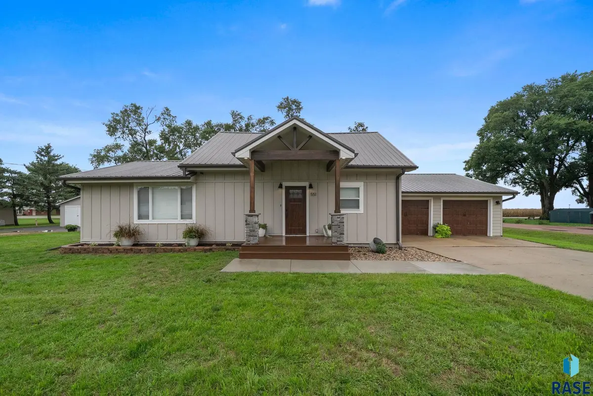 551 N 6th Ave, Canistota, SD 57012 - #1