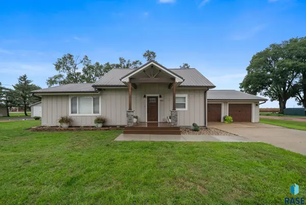 551 N 6th Ave, Canistota, SD 57012