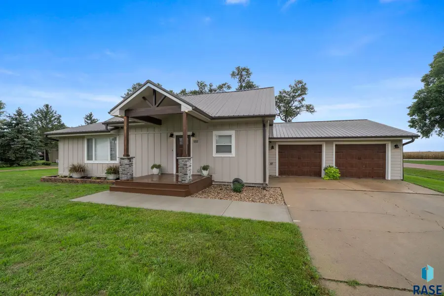 551 N 6th Ave, Canistota, SD 57012 - #2