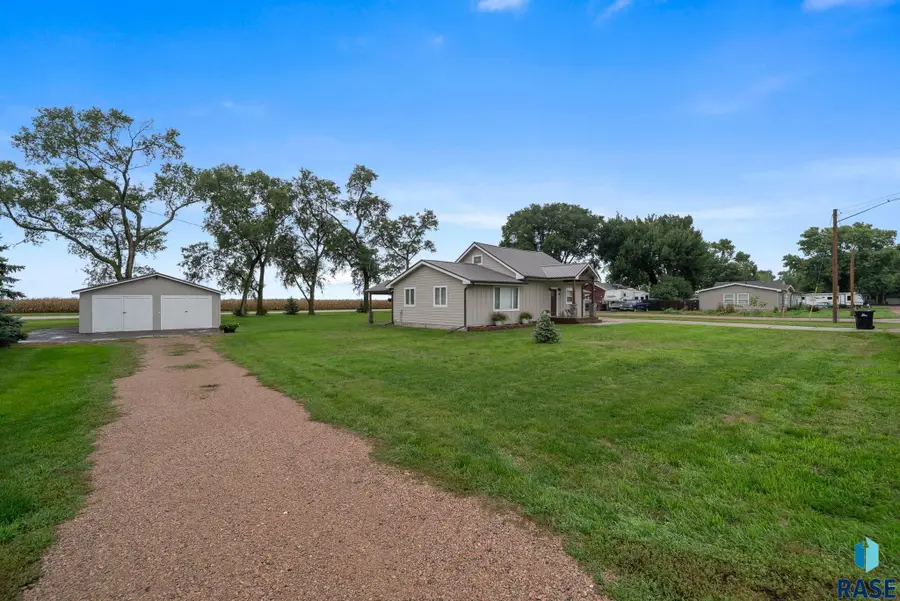 551 N 6th Ave, Canistota, SD 57012 - #3