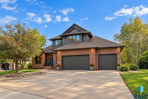 5800 S Shadow Ridge Ave, Sioux Falls, SD 57108