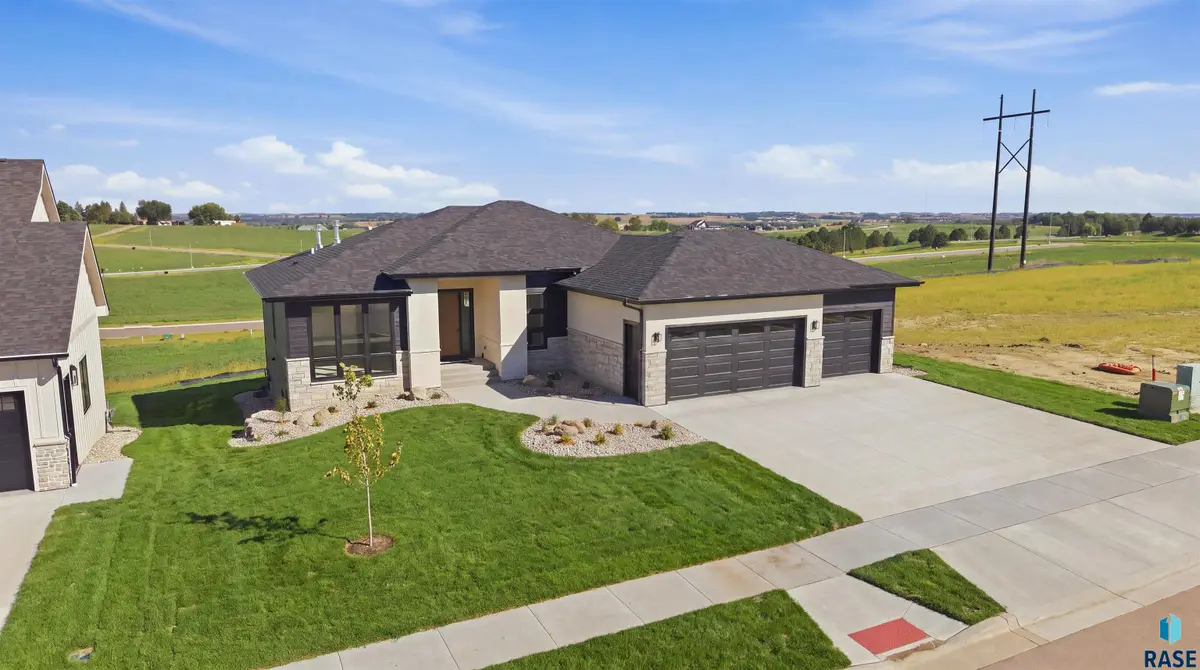 712 N Sylvan Dr, Sioux Falls, SD 57110 - #1
