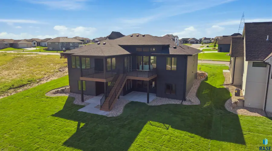712 N Sylvan Dr, Sioux Falls, SD 57110 - #2