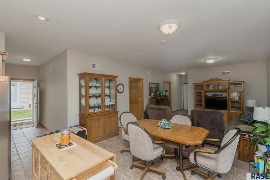 4502 E 49th St #3, Sioux Falls, SD 57110 - #2