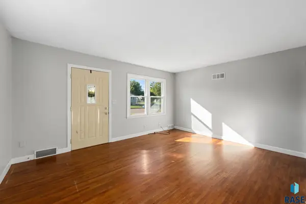 3208 S Phillips Ave, Sioux Falls, SD 57105