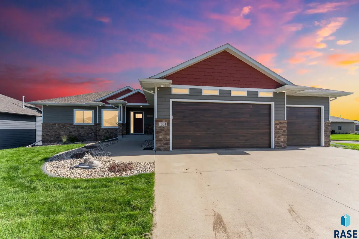 1304 S Monticello Ave, Sioux Falls, SD 57106 - #1