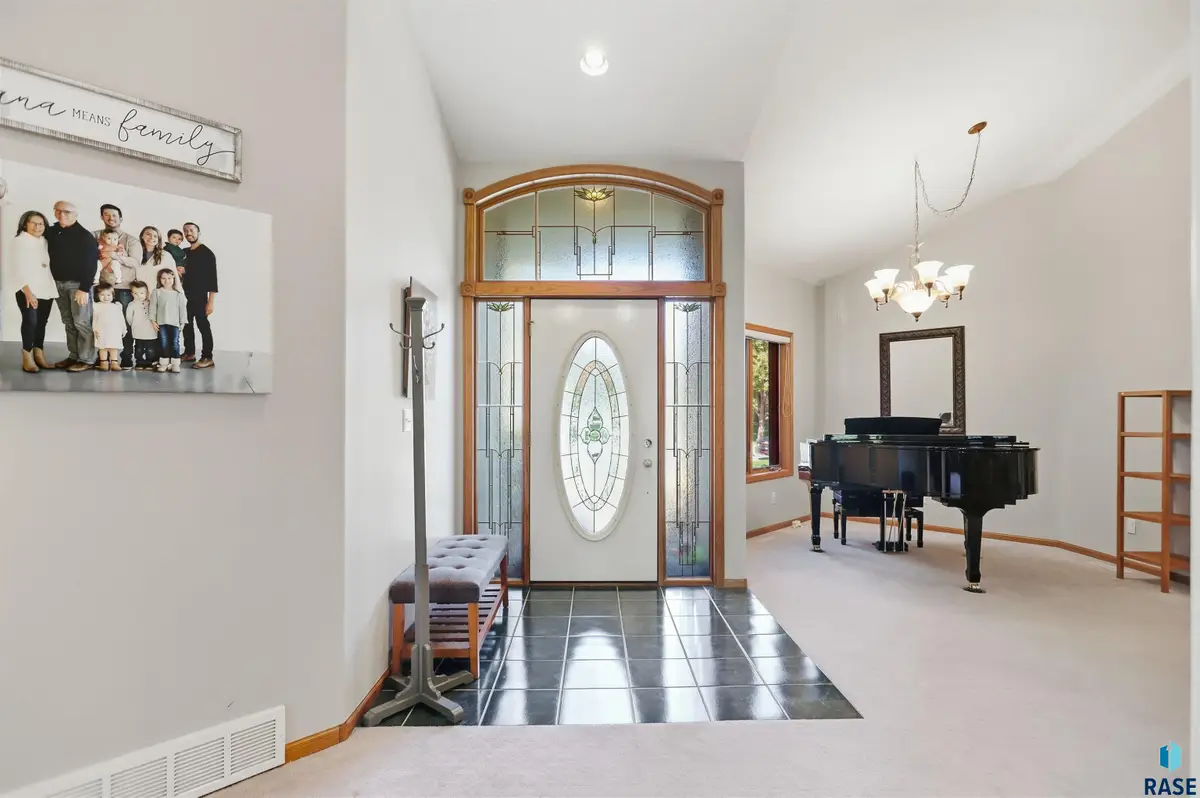 207 W Carmel Ln, Sioux Falls, SD 57108 - #1