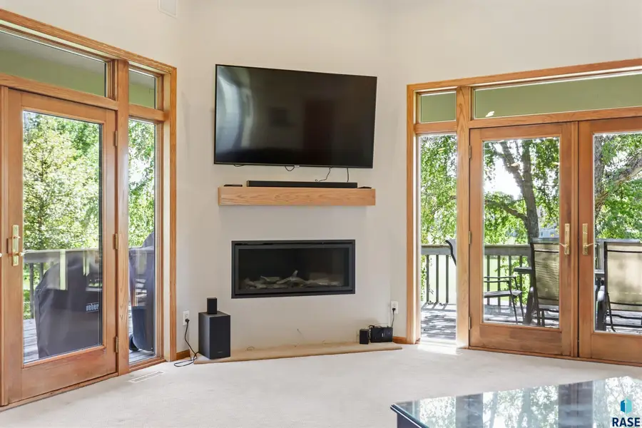 207 W Carmel Ln, Sioux Falls, SD 57108 - #2