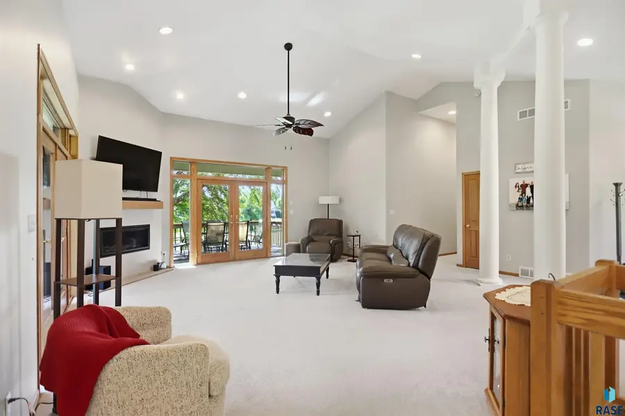 207 W Carmel Ln, Sioux Falls, SD 57108 - #3
