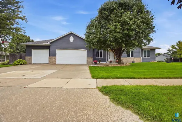 7216 S Redstone Ave, Sioux Falls, SD 57108
