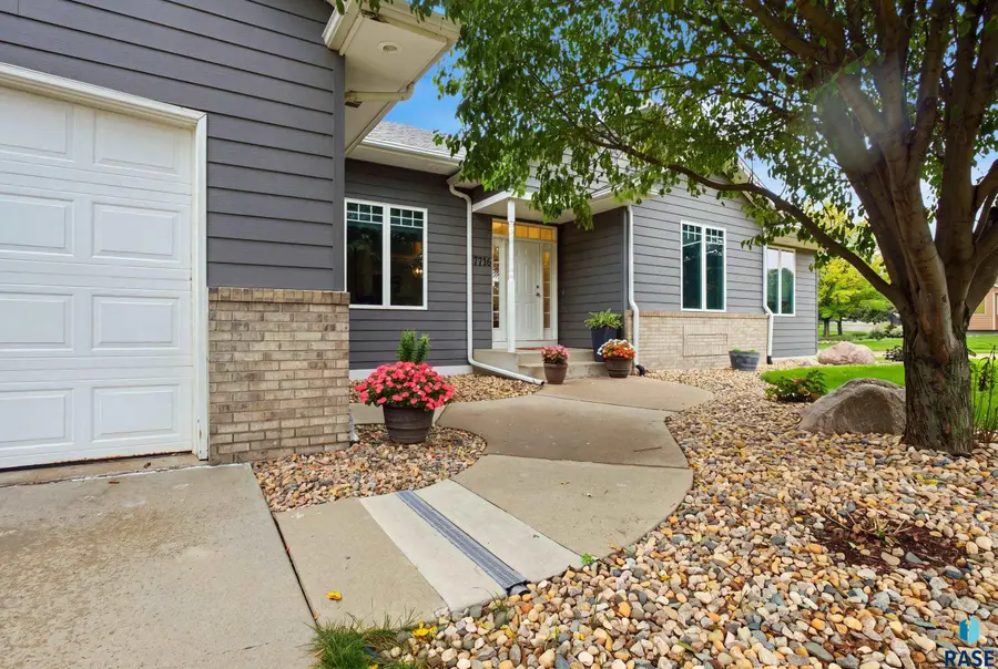 7216 S Redstone Ave, Sioux Falls, SD 57108 - #2