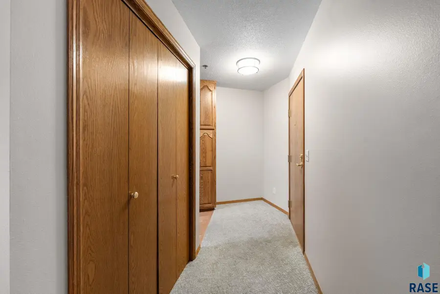 1641 S Cleveland Ave #204, Sioux Falls, SD 57103 - #2
