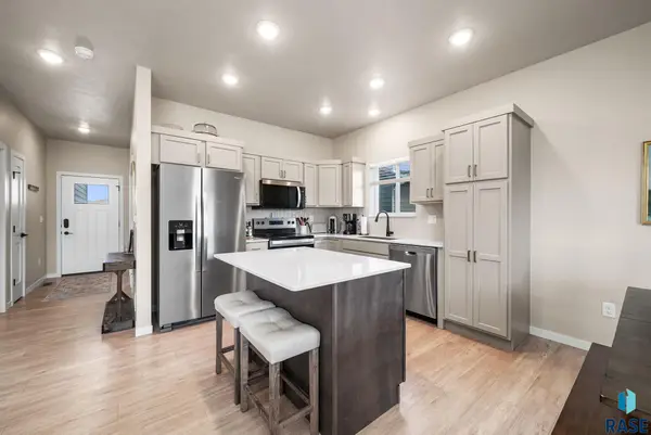 5301 E Lumin St, Sioux Falls, SD 57108