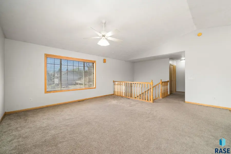 4116 W Newcomb St, Sioux Falls, SD 57108 - #2