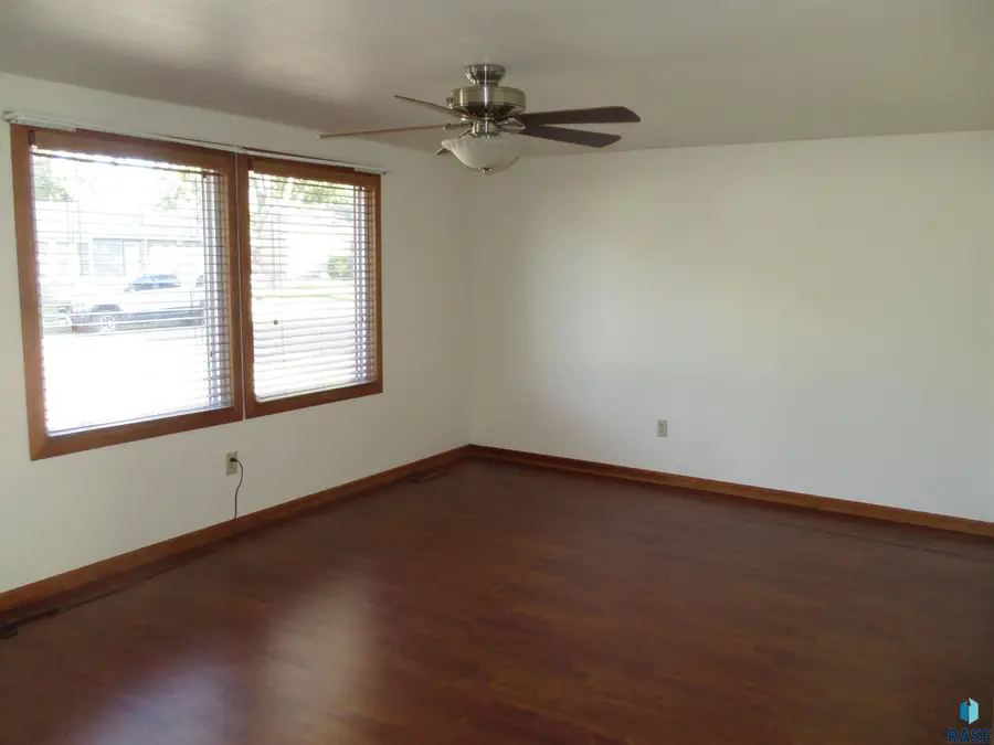 3601 E 25th St, Sioux Falls, SD 57103 - #3