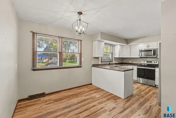 1916 Sylvan Cir, Brandon, SD 57005