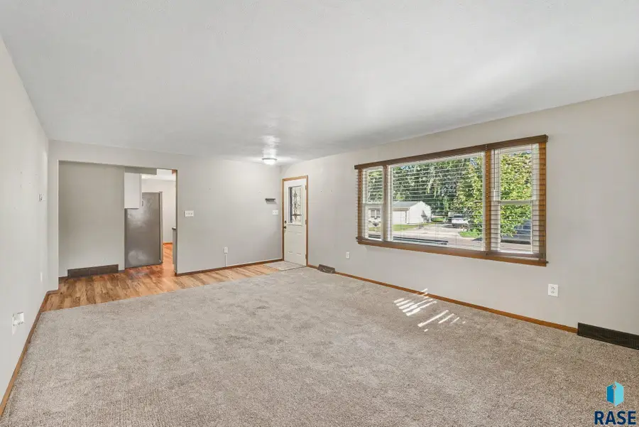 1916 Sylvan Cir, Brandon, SD 57005 - #2