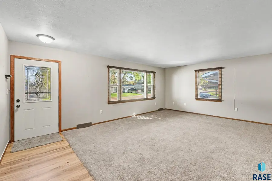 1916 Sylvan Cir, Brandon, SD 57005 - #3