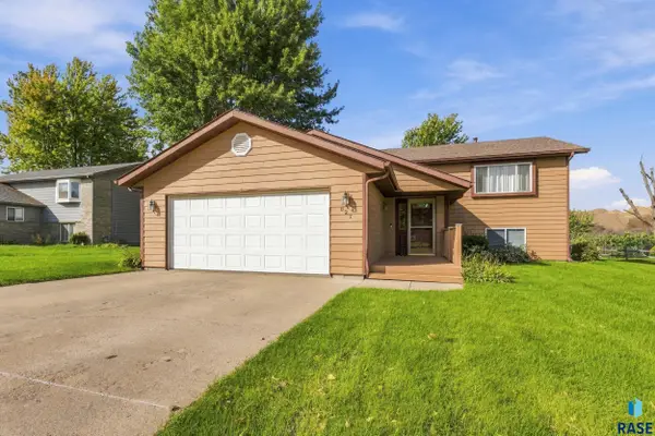 627 N Solar Dr, Sioux Falls, SD 57103