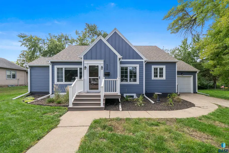 505 W Main St, Beresford, SD 57004 - #2