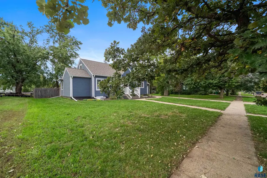 505 W Main St, Beresford, SD 57004 - #3