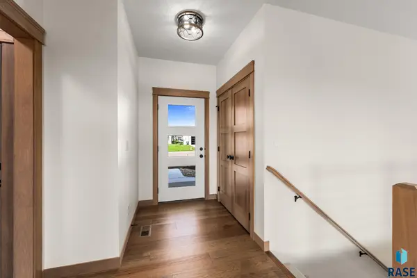 6413 Fieldview St, Sioux Falls, SD 57110