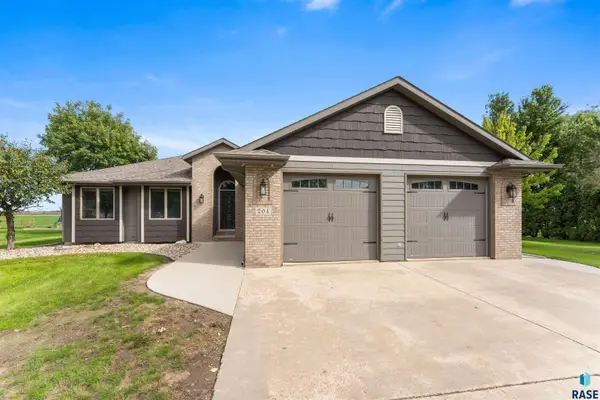 204 S Cherry Ave, Marion, SD 57043
