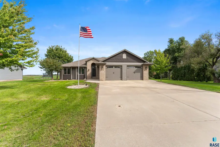 204 S Cherry Ave, Marion, SD 57043 - #2
