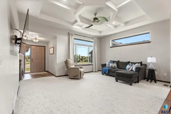 213 S Sunshine Ave, Brandon, SD 57005