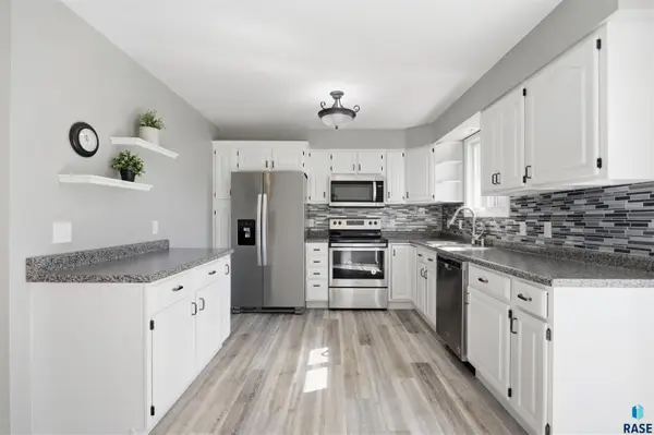 4609 E Fernwood Dr, Sioux Falls, SD 57110
