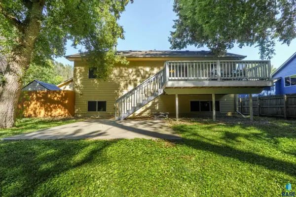 1920 E Tracy Ln, Sioux Falls, SD 57103