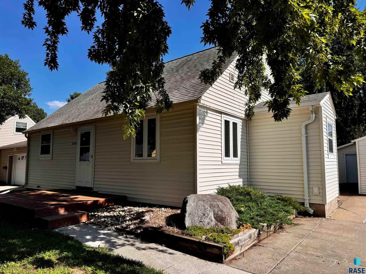 5609 W 15th St, Sioux Falls, SD 57106 - #1
