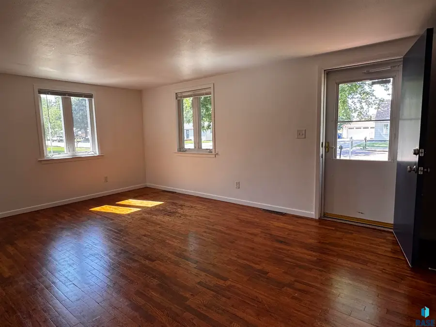 5609 W 15th St, Sioux Falls, SD 57106 - #2