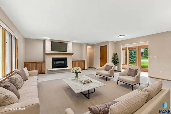 2009 E Elizabeth Dr, Sioux Falls, SD 57103
